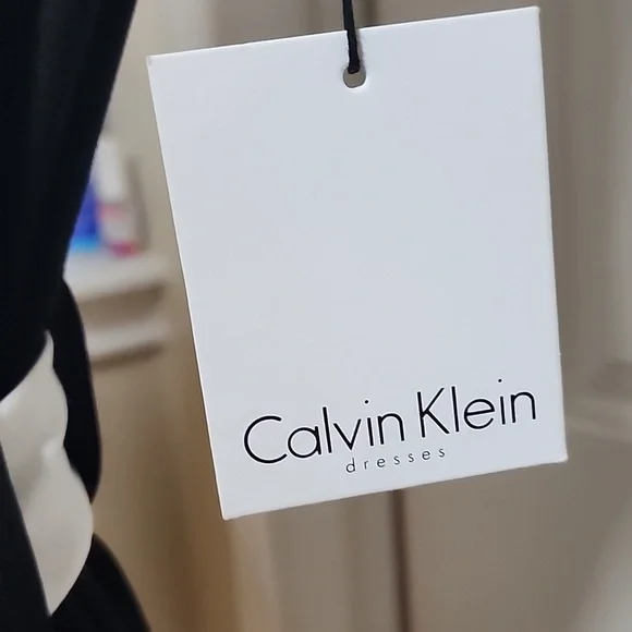 Dresses - Picture 3 of 4